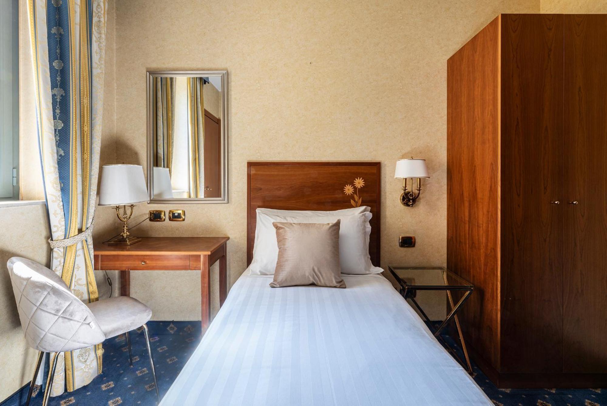 Boutique Hotel Dieci Milan Exterior photo